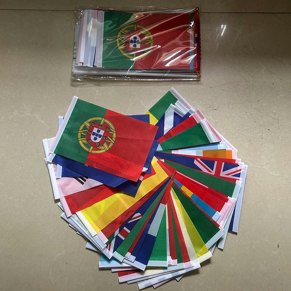 مجموعة أعلام صغيرة لكأس العالم 2026 – زينة حفل المشجعين ⚽🏆