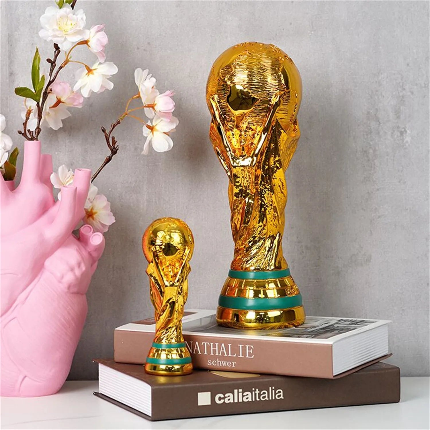 كأس كرة القدم الذهبي - ديكور فاخر لعشاق كرة القدم