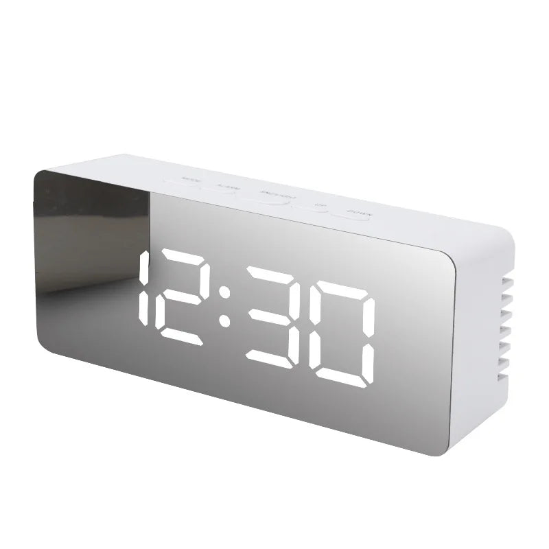 ساعة منبه رقمية ذكية LED – تصميم عصري أنيق لغرفة النوم والمكتب ⏰✨