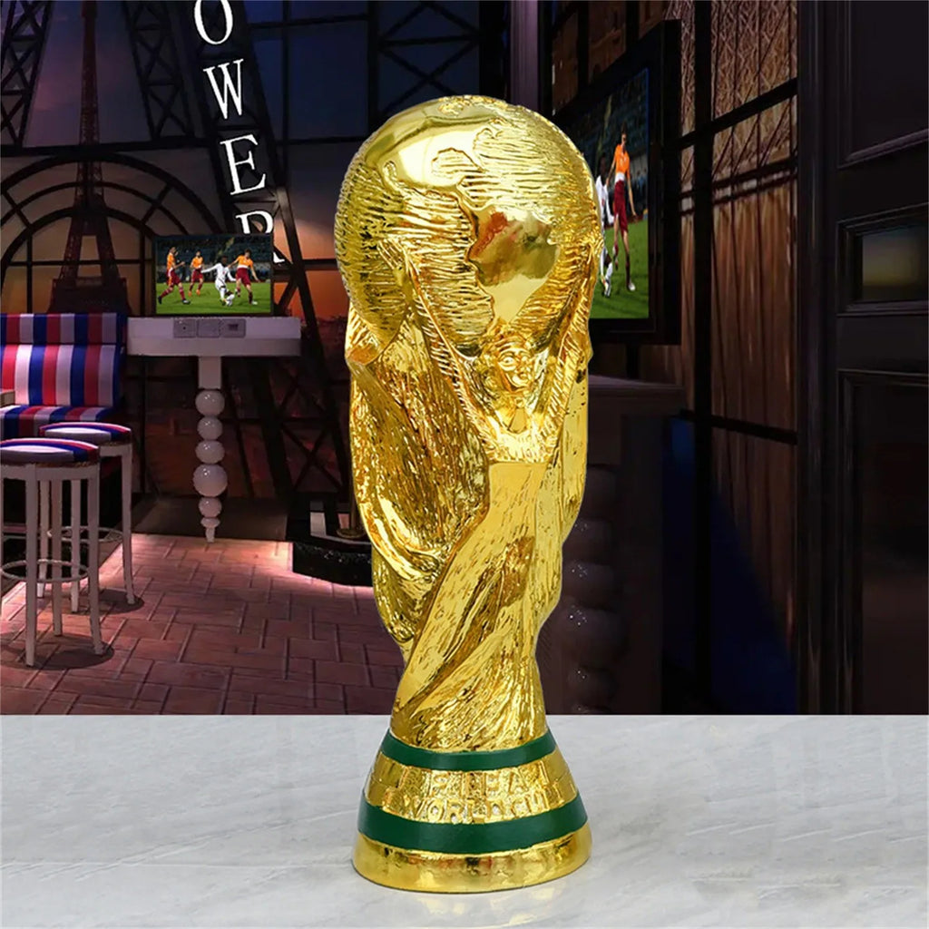 كأس كرة القدم الذهبي - ديكور فاخر لعشاق كرة القدم